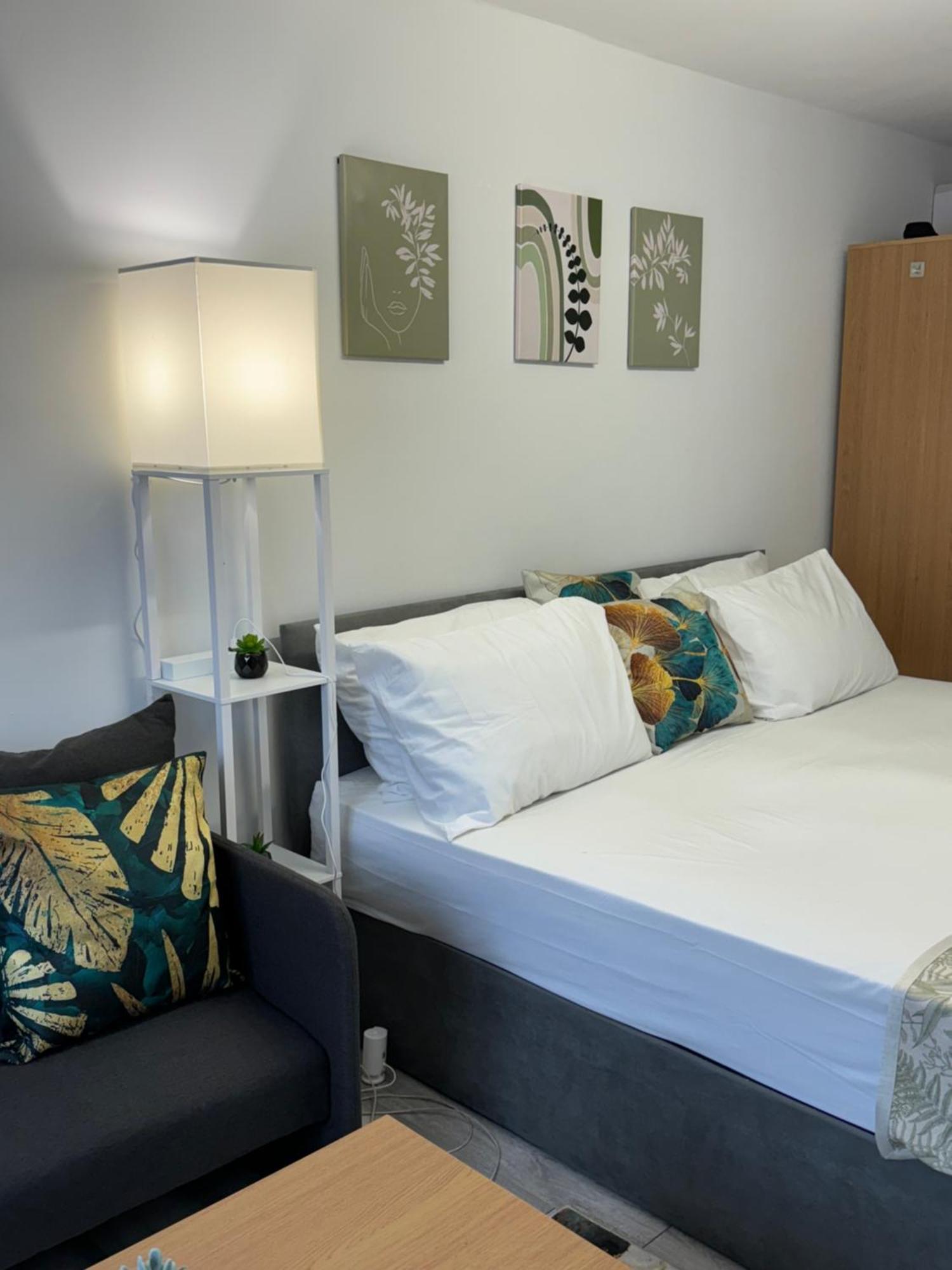 Posh Executive Studio London Thamesmead  Exteriör bild